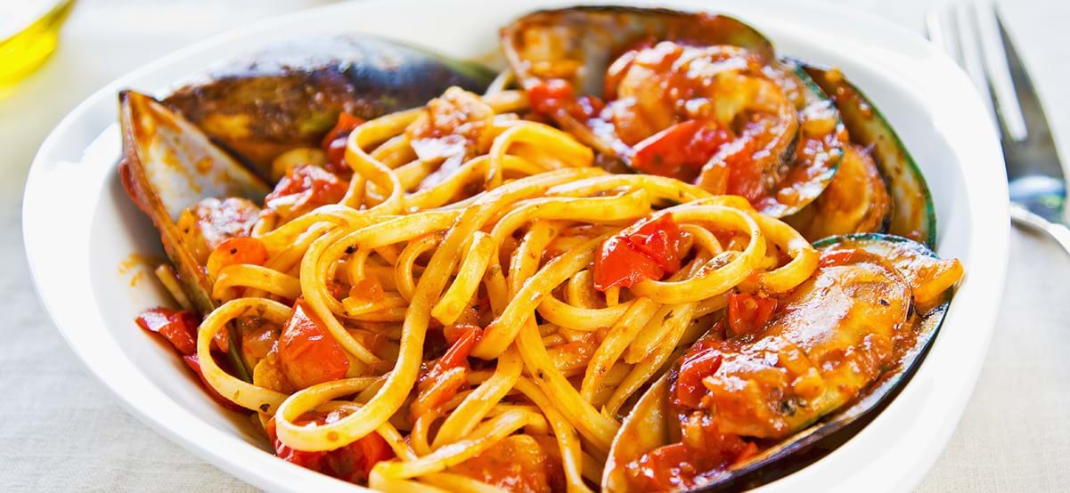 Fettuccine with mussels in tomato sauce, Tuscany, Italy